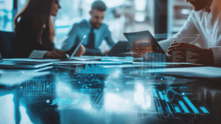 Professionisti al tavolo di lavoro con ologrammi di grafici e dati.
